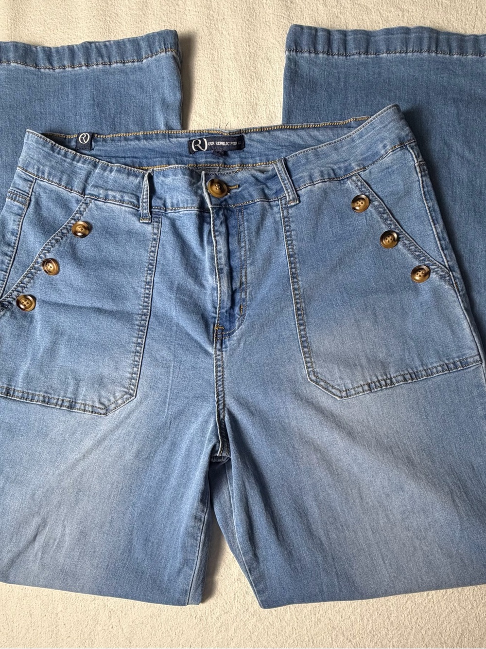 Rock & Republic Light Blue Wide-Leg Jeans with Buttoned Patch Pockets